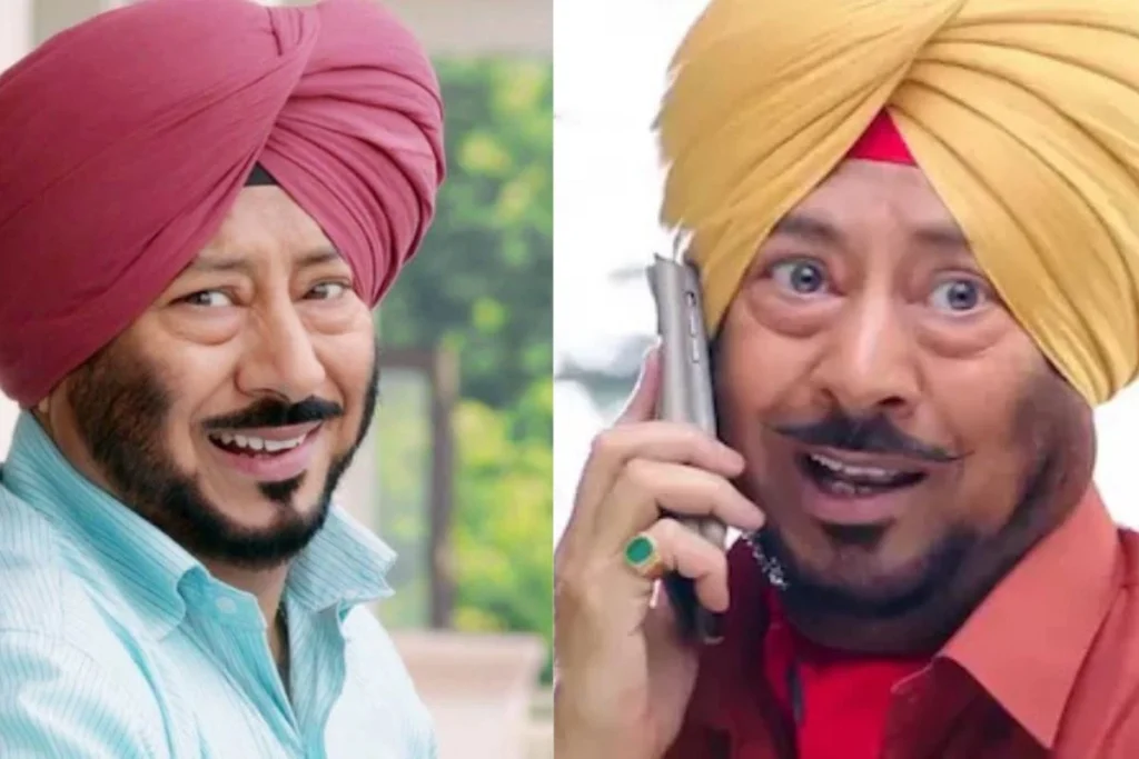 जसविंदर भल्ला मुस्कुराते हुए दर्शकों को संबोधित करते हुए