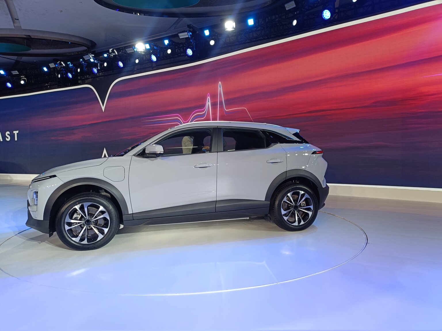 VinFast VF6 Electric SUV showcased in India 2025